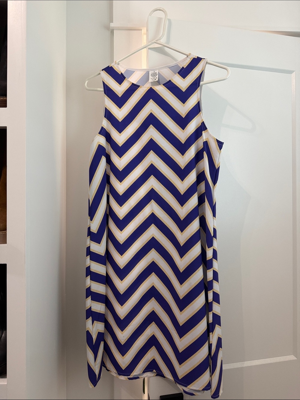 Sleeveless Chevron Shift Dress in Blue and White